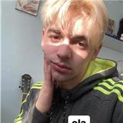 Estudiante dicta clases de guitarra para novatos